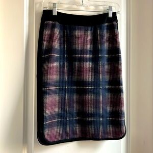 Karen Millen size 4 plaid skirt fully lined.